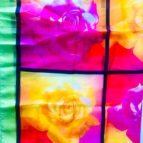 Art of the Scarf Tie Rack Scarf /Italy /Polyester  Roses  Design  Red 34 by 36" - Picture 9 of 9